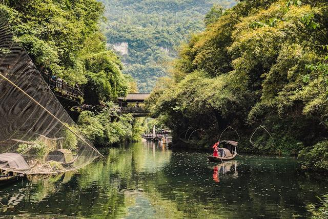 地人眼中的隐藏美食与景点冰球突破平台宜昌探秘：当(图2)