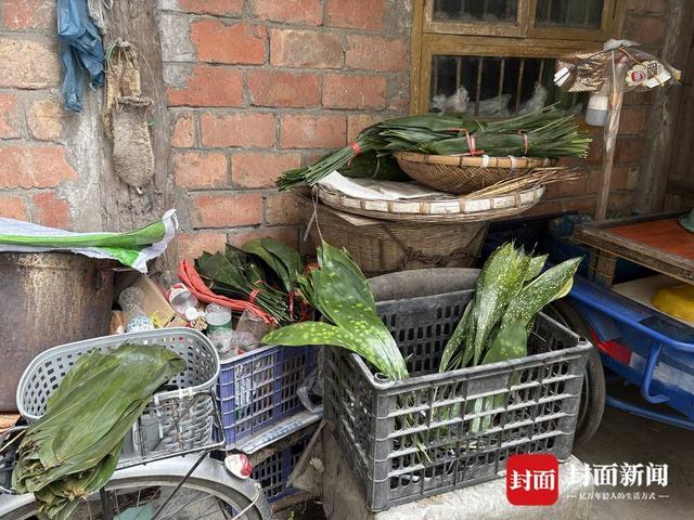 岁“粽子爷爷”：方便年轻人吃口热乎早饭｜封面头条冰球突破游戏5毛钱一个粽 16年不涨价 乐山90(图8)